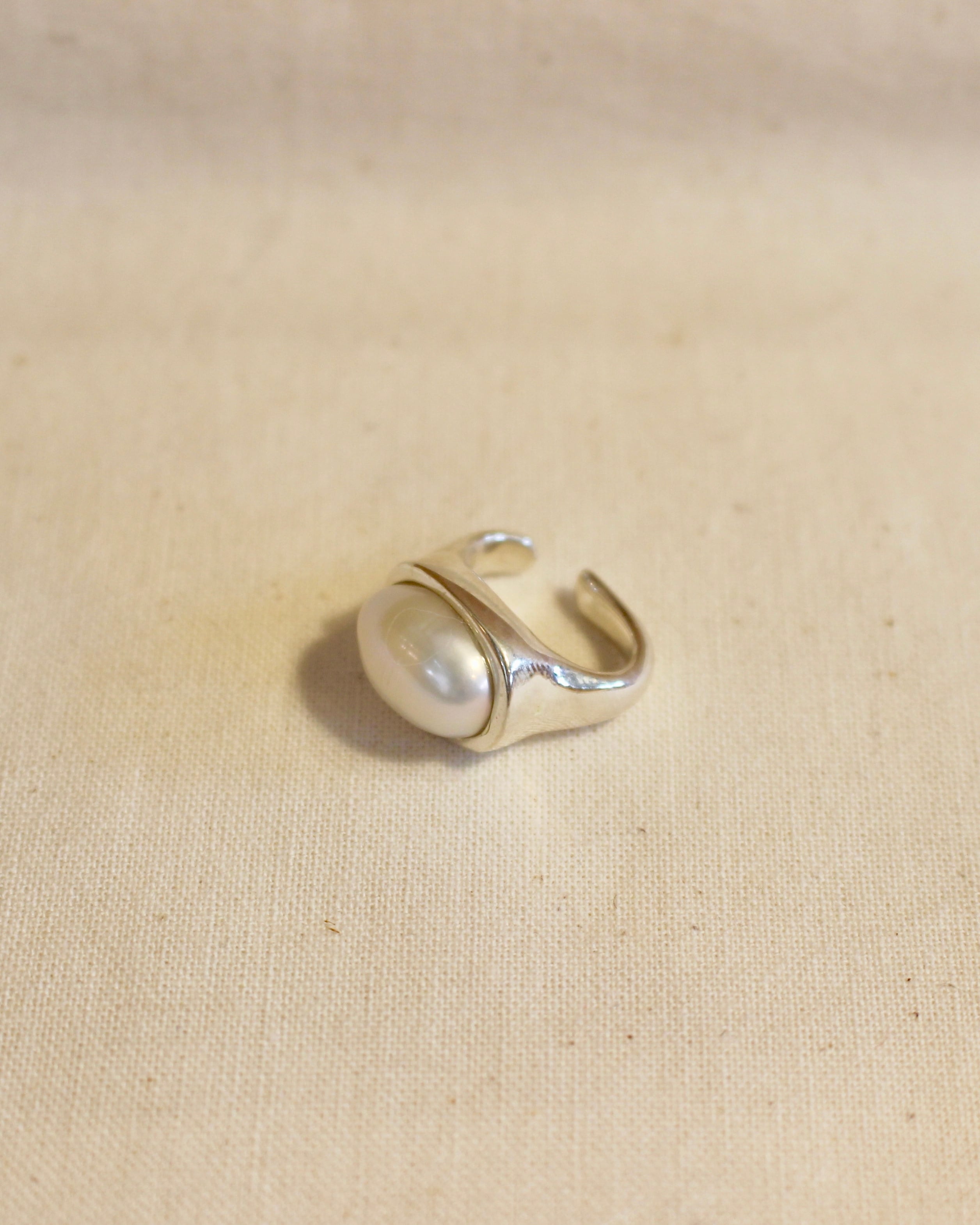 PLOW/pearl ear cuff