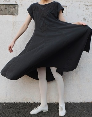 four movements one-piece.﻿