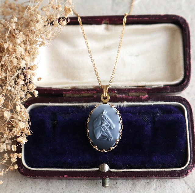 西ドイツヴィンテージ！馬のオーバルネックレス　1940年代　ブルーグレーカラー　金アレ対応