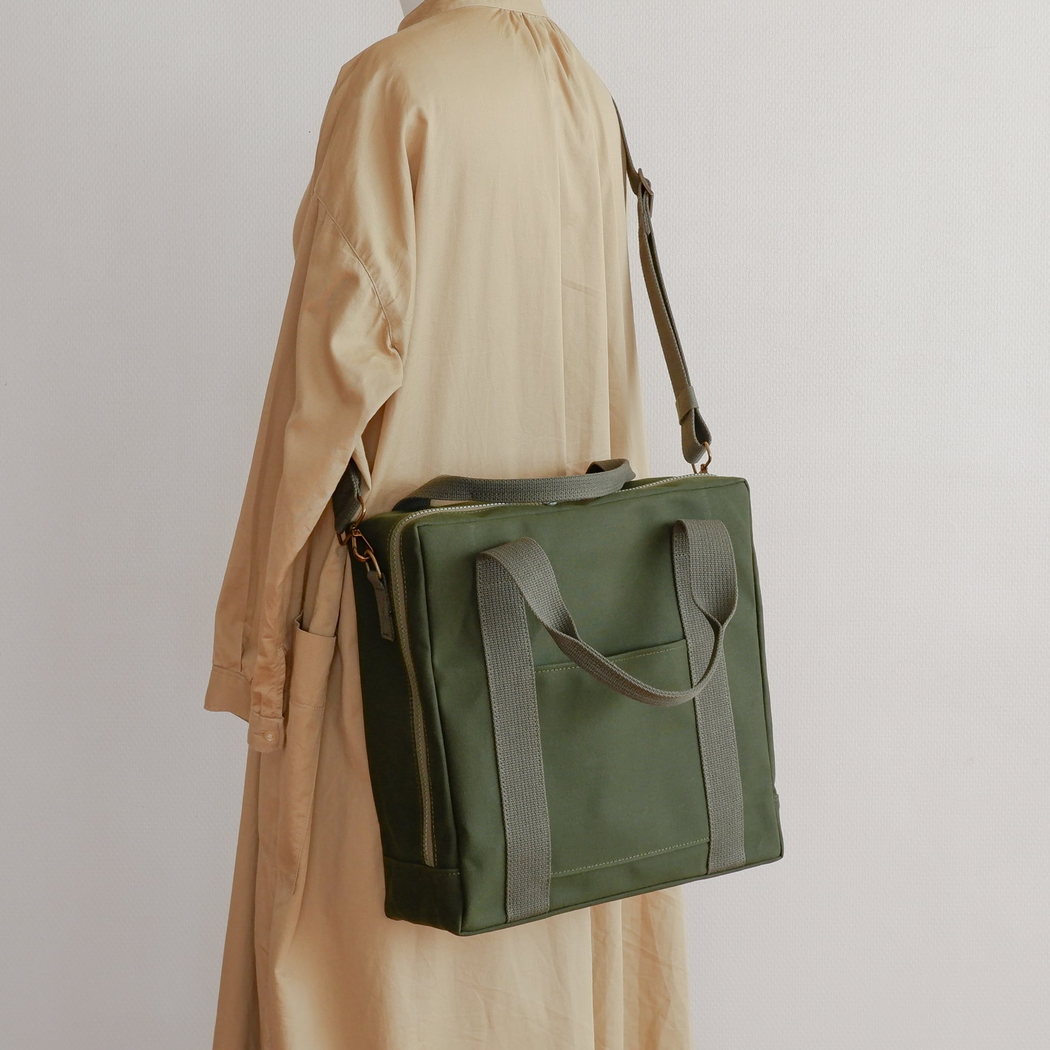 オリーブドラブの帆布バッグ | aoya bags | シンプルで少し変わった