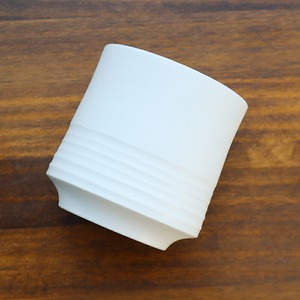 有田焼　フリーカップ　白磁六段彫 1-109