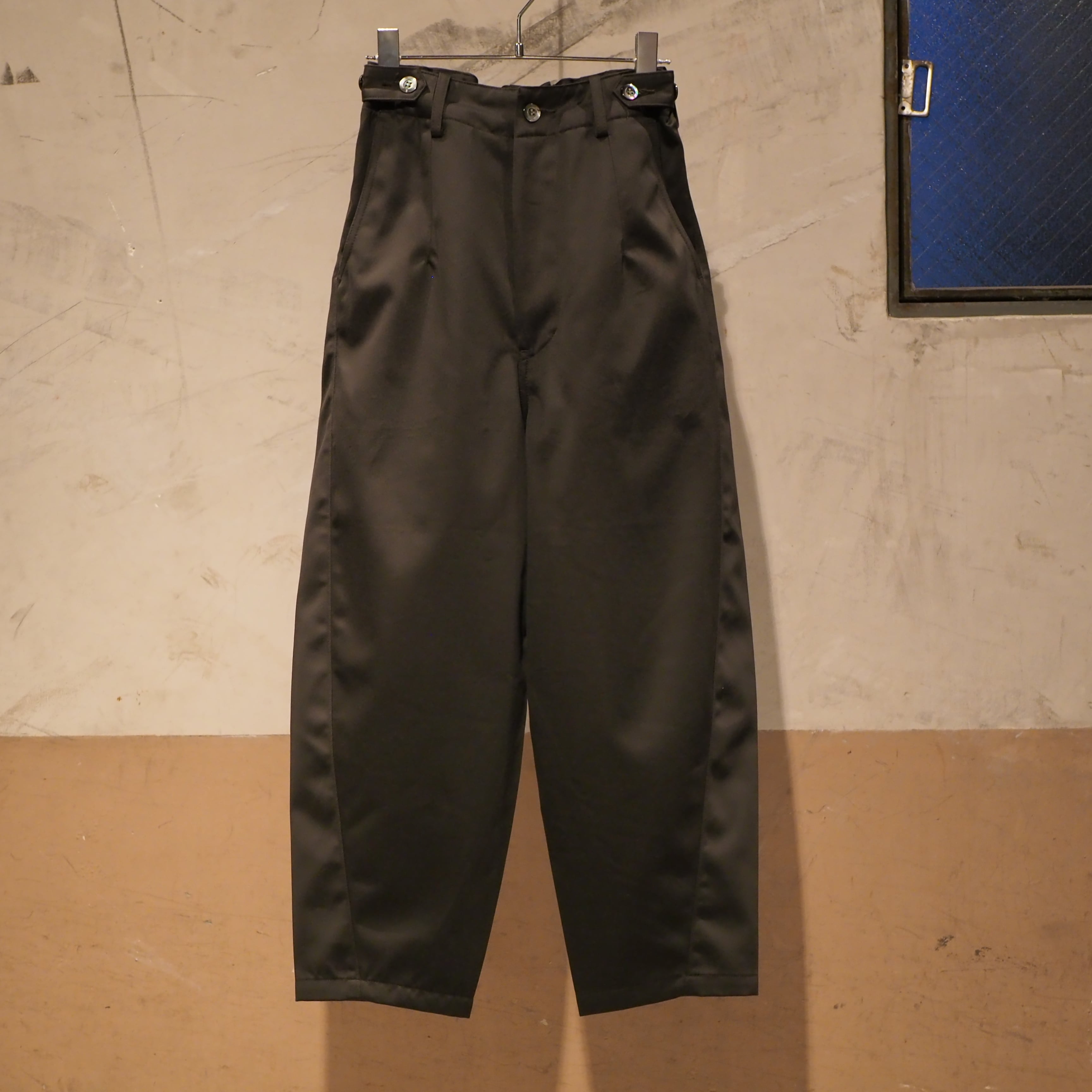 WIDE TUCK EASY TROUSERS/SULFER DYED LINEN/BLACK【結-yui