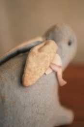 フランス 青いうさぎさんと薔薇色のリボンb ドール アンティーク