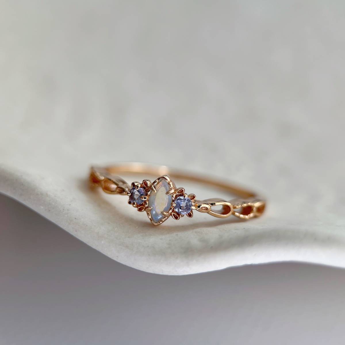 オーストラリアオパールとタンザナイトのリング　silver925製