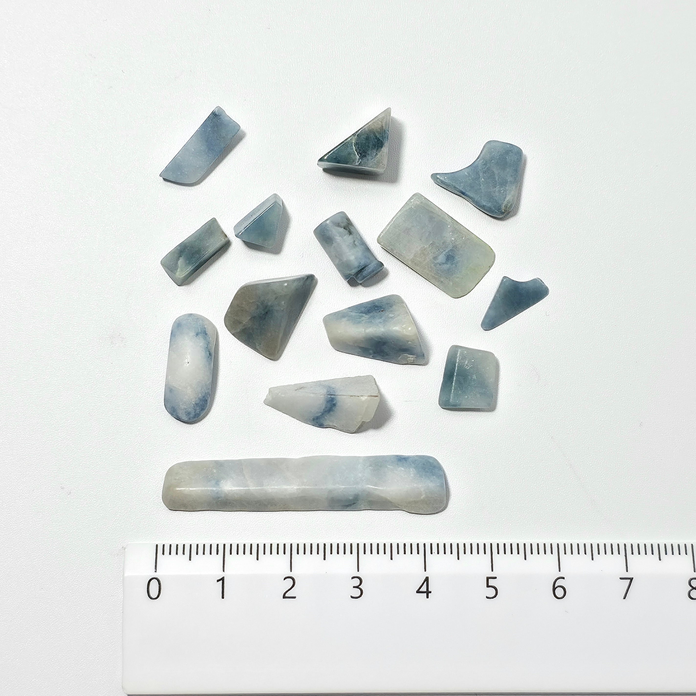 入コン沢原石:端材:糸魚川翡翠 BG0114 | 糸魚川翡翠工芸家 赤羽可行BASE