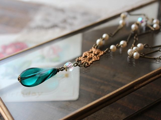 大人のロマンティック・グリーン ネックレス アンティークスタイル