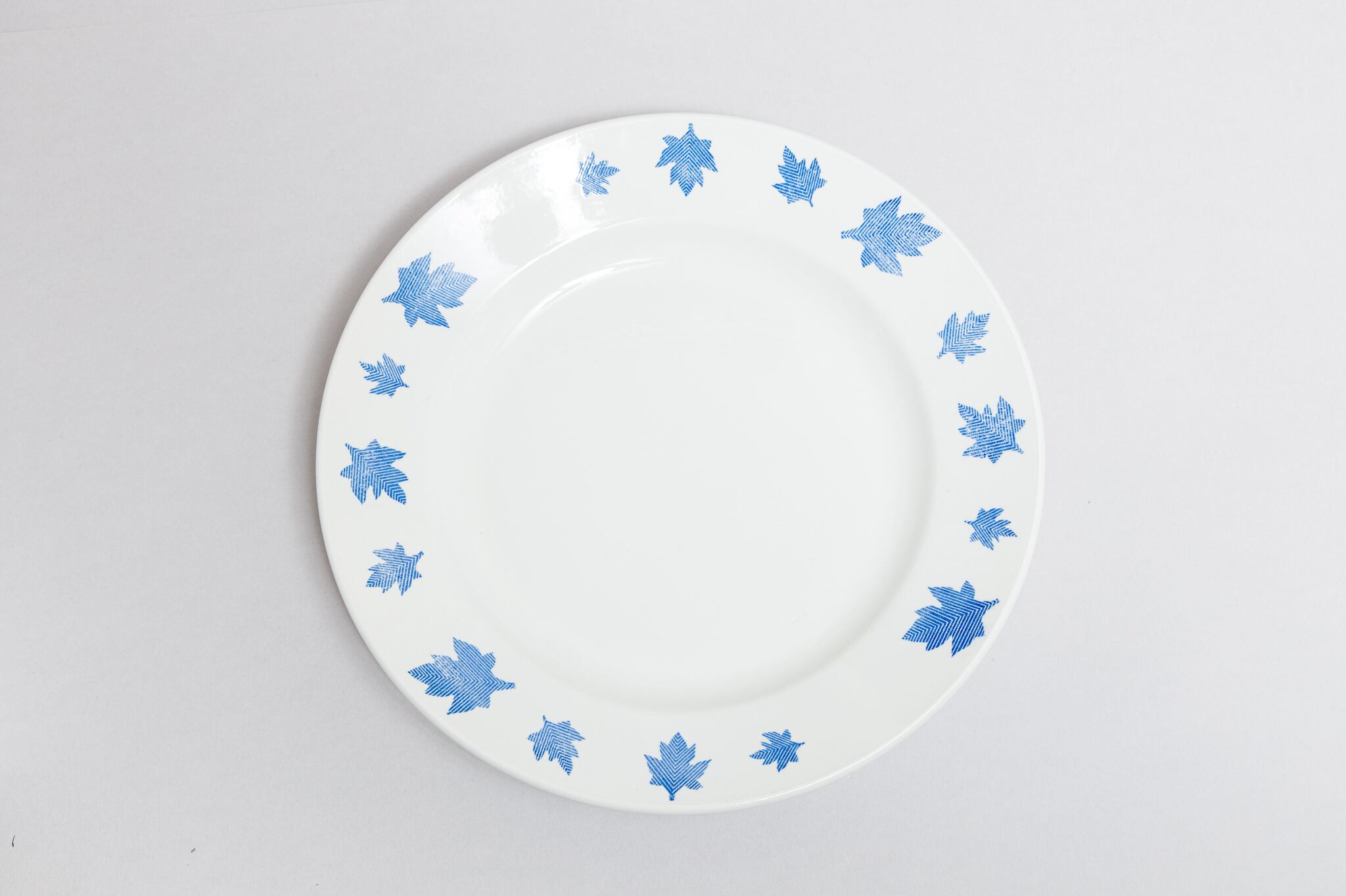 ヴィンテージ カエデ柄 大きめ皿 コナコヴァ陶器工場 旧ソ連 0392