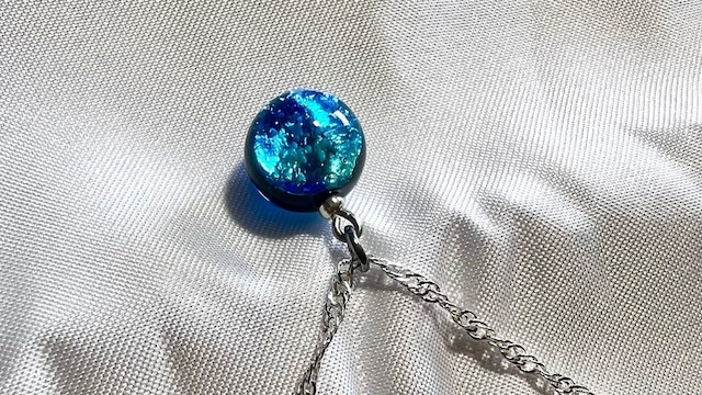 琉球ホタルガラスネックレス（通り池ブルー）10mm珠