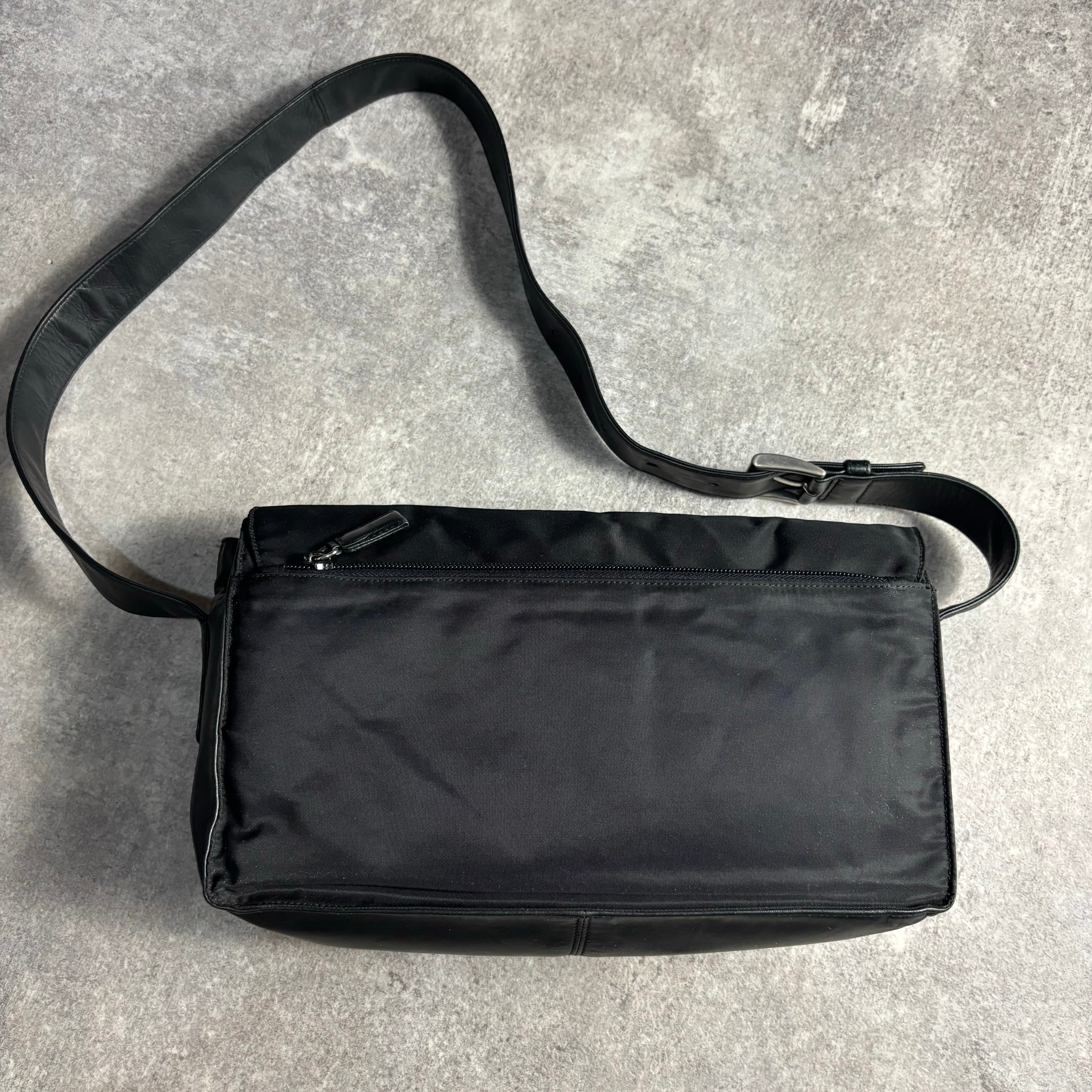 FW2000's PRADA MESSENGER BAG LEATHER | LOST