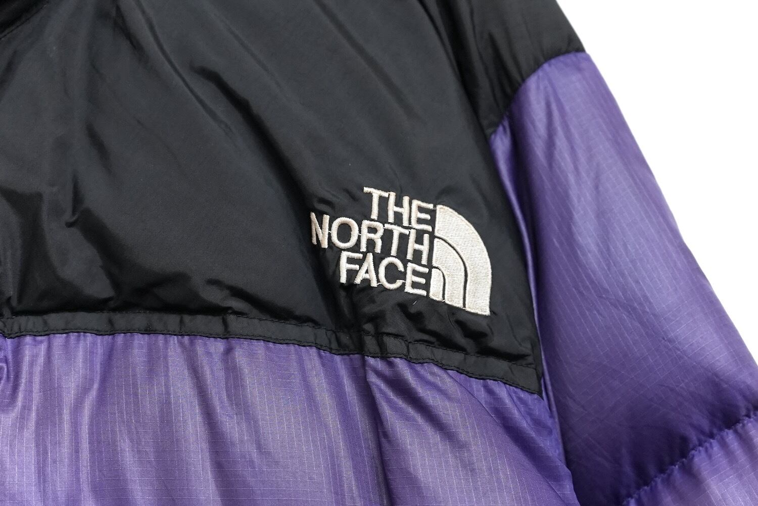 3992R3 THE NORTH FACE ノースフェイス ヌプシ ダウンジャケット 3992R3 THE NORTH FACE ノースフェイス ヌプシ ダウンジャケット