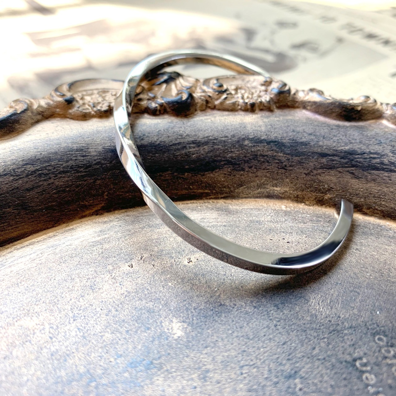 ステンレスナローツイストバングル