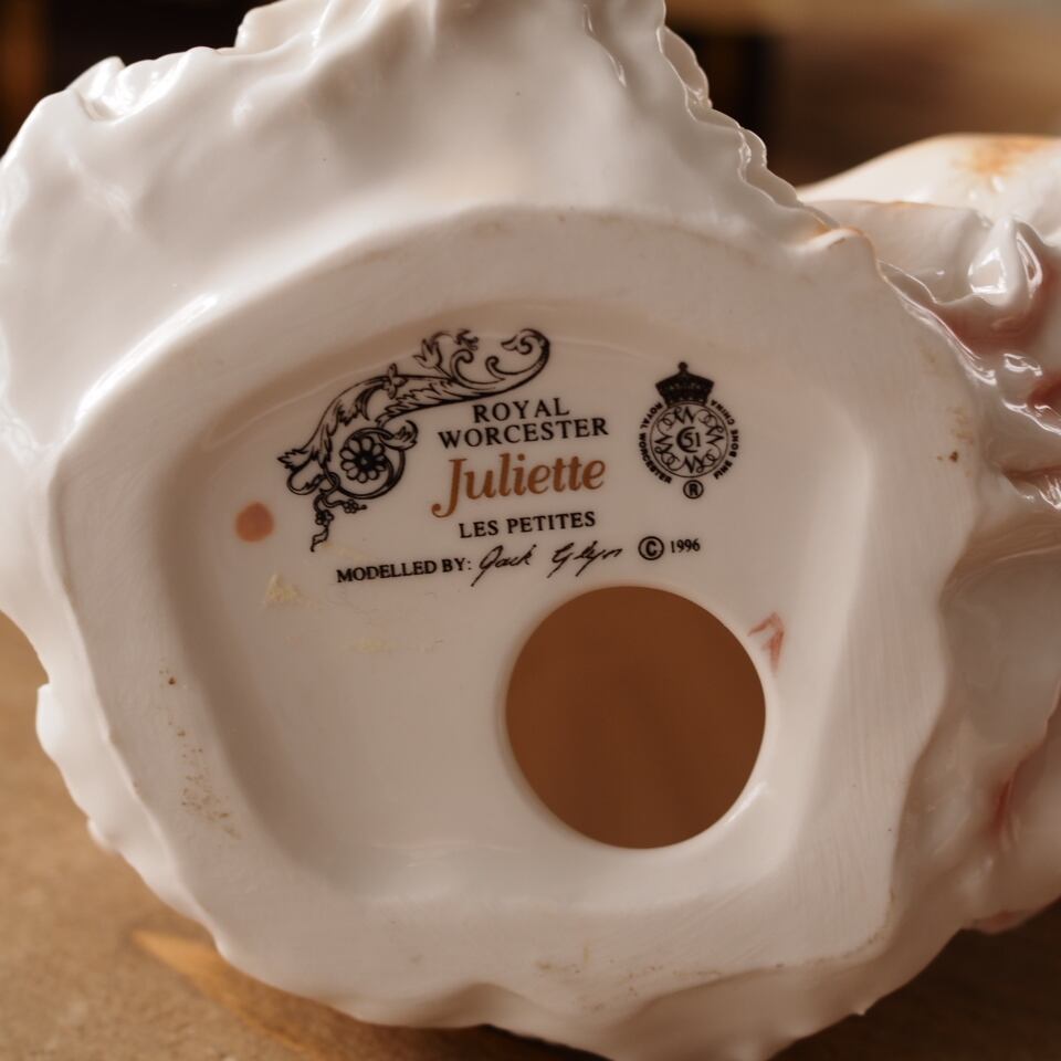 【美品】英国ロイヤルウースター Juliette 1996年製 フィギュリン 美品】英国ロイヤルウースター Juliette 1996年製 フィギュリン
