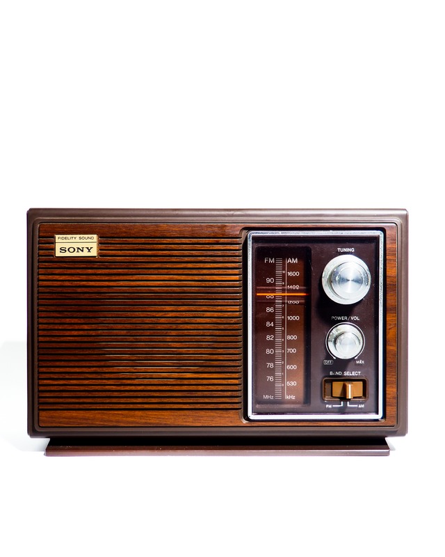 1980 sony am/fm radio