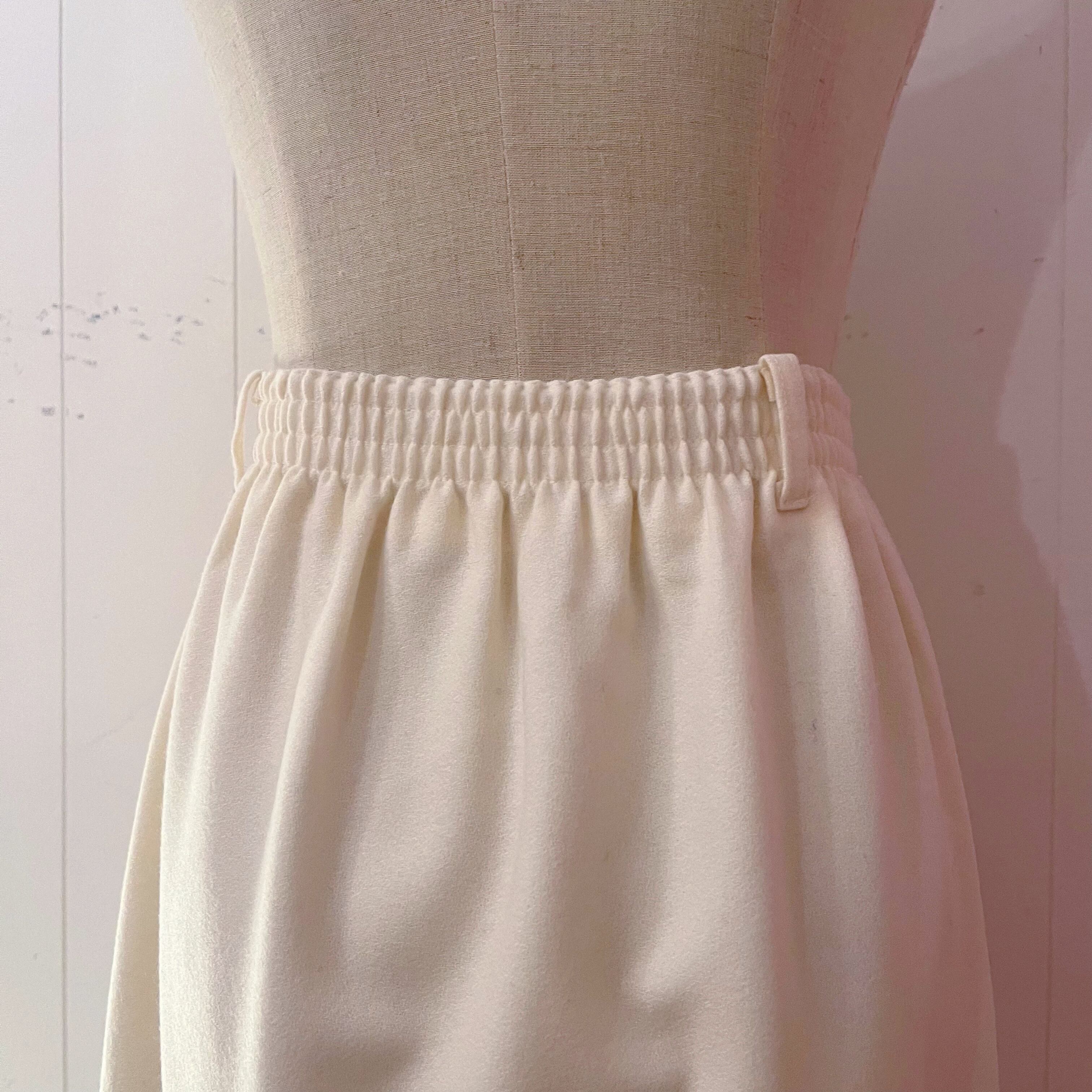 scallop pleats cream wool skirt