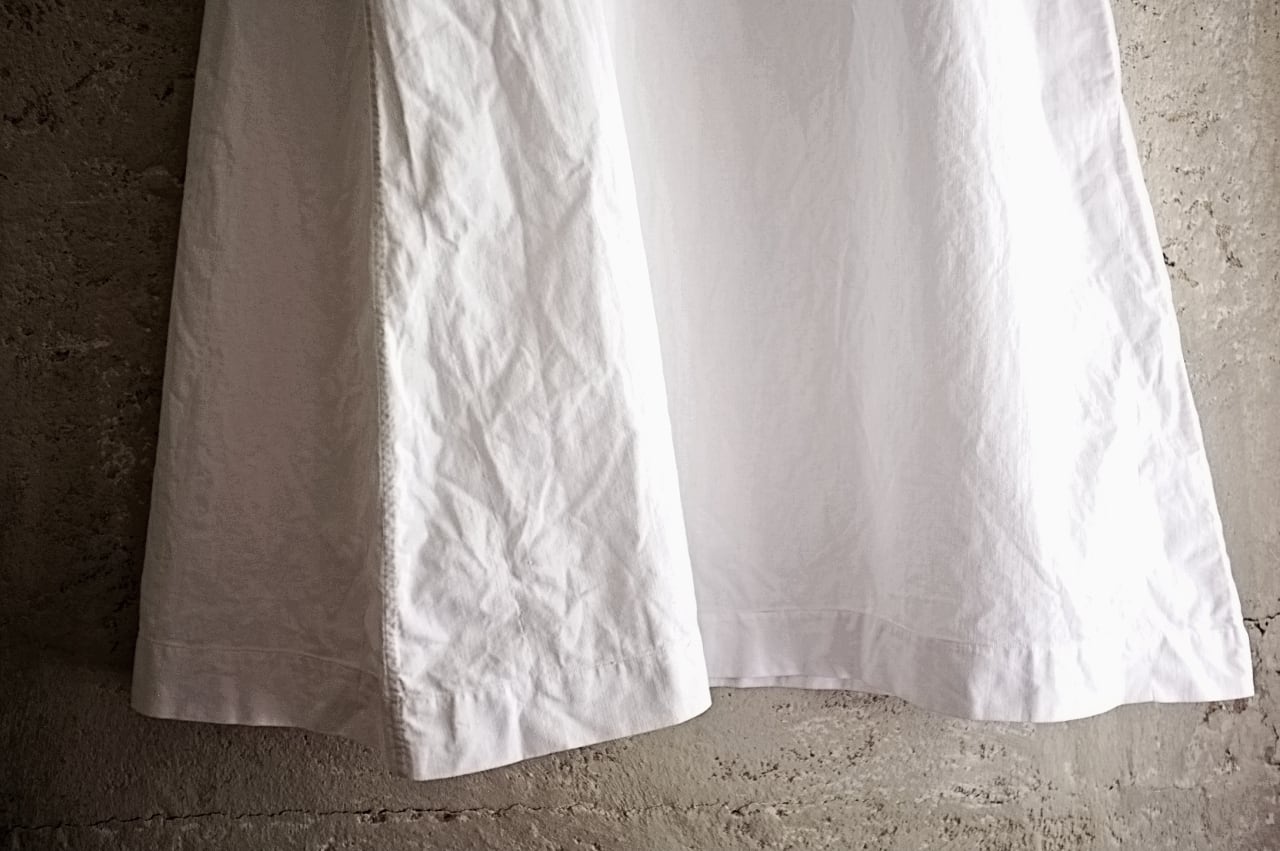 フランス とろりと長い貝たちとモノグラムあるロングワンピース