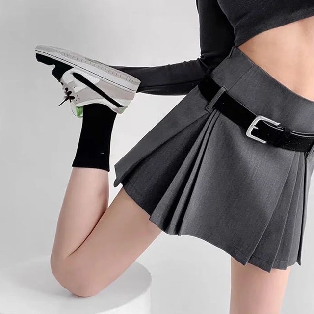 ベルト付きプリーツスカート