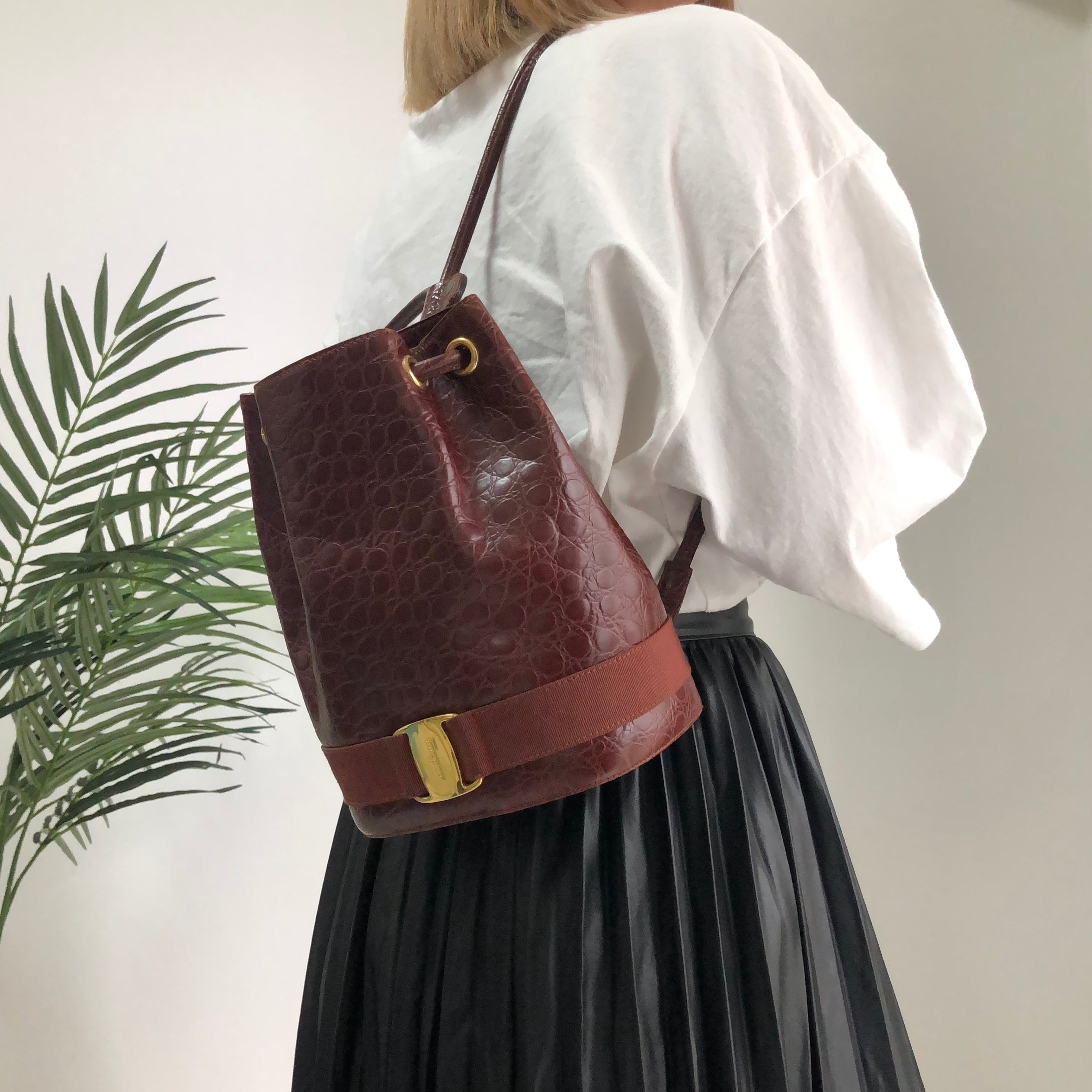 Salvatore Ferragamo フェラガモ ヴァラ クロコ型押し レザー バッグパック リュック ブラウンvintage ヴィンテージ  オールド 76zhn3 | VintageShop solo powered by BASE