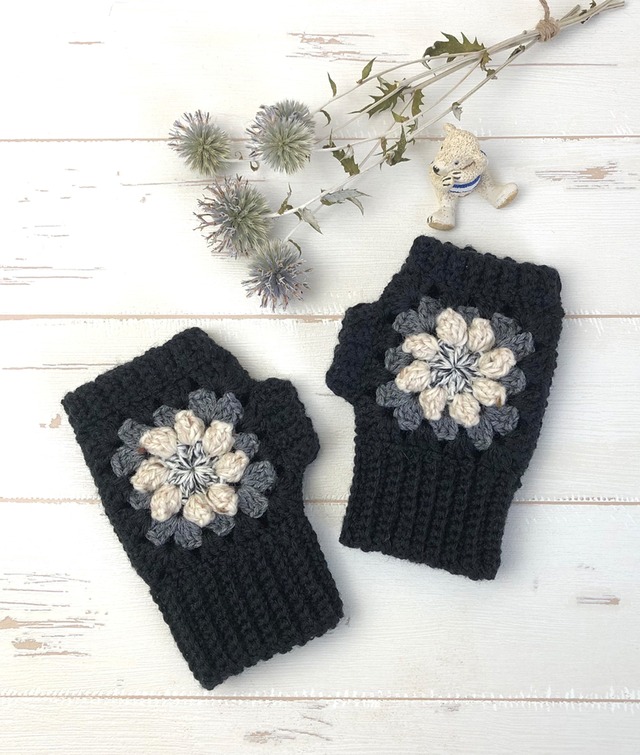 かぎ針モチーフ編みハーフミトン(クロ)