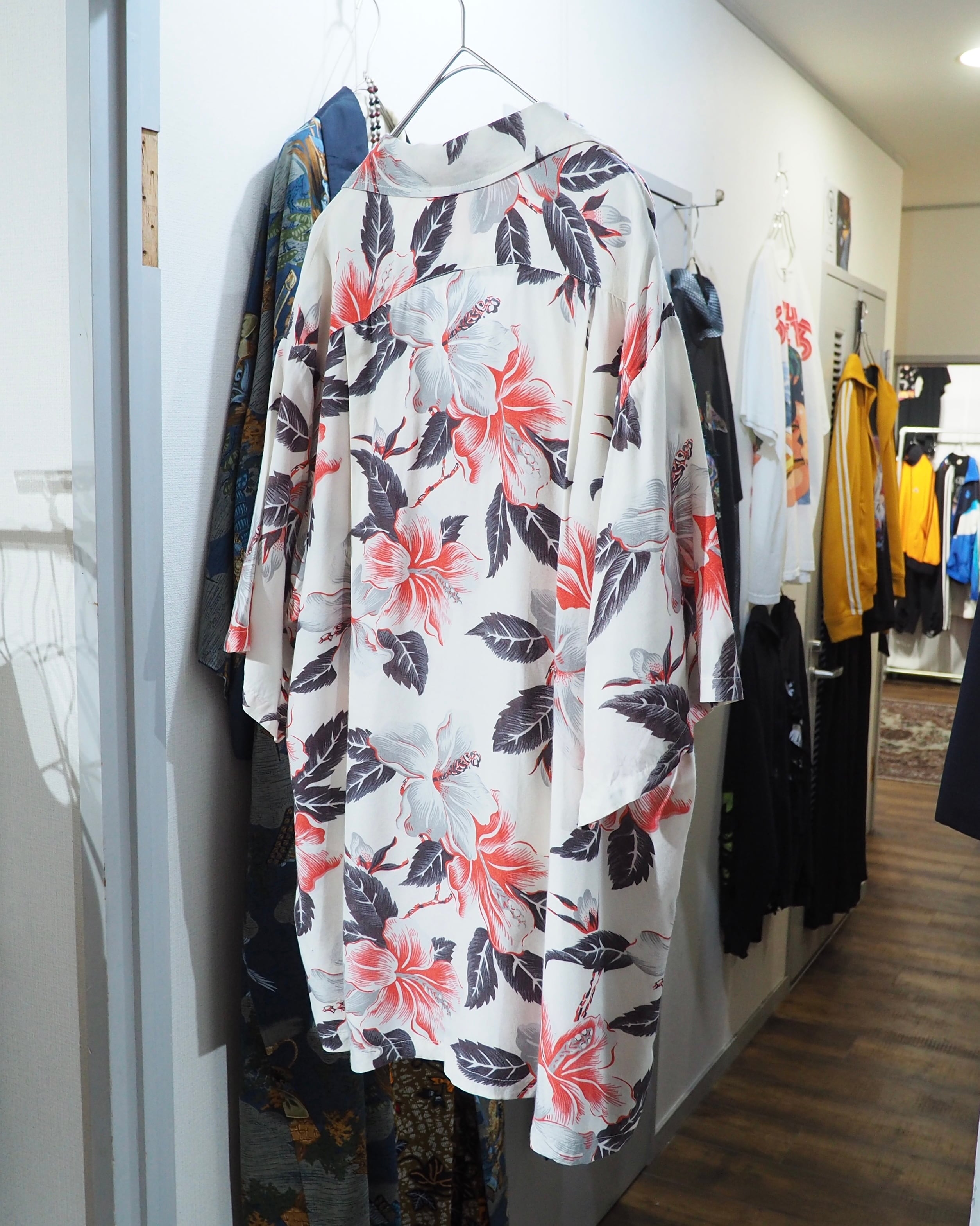 1980s " Reminiscence " Beautiful Flower all over pattern vintage Open collar shirt
