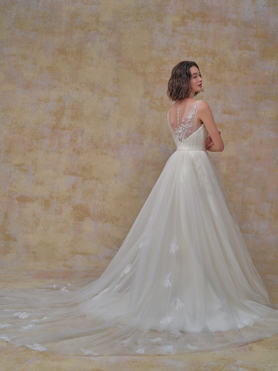 豪華！美品！ウエディングドレス オフホワイト ノースリーブ A