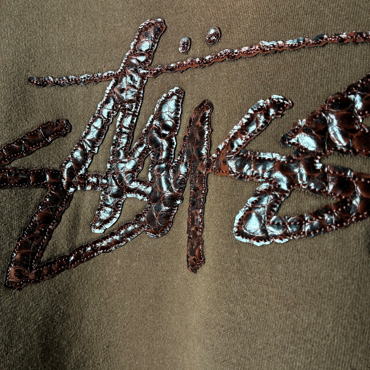 00sSTUSSY / ステューシー USA製 パイソン柄レザーパッチロゴ スウェット ブラウン / Lサイズ