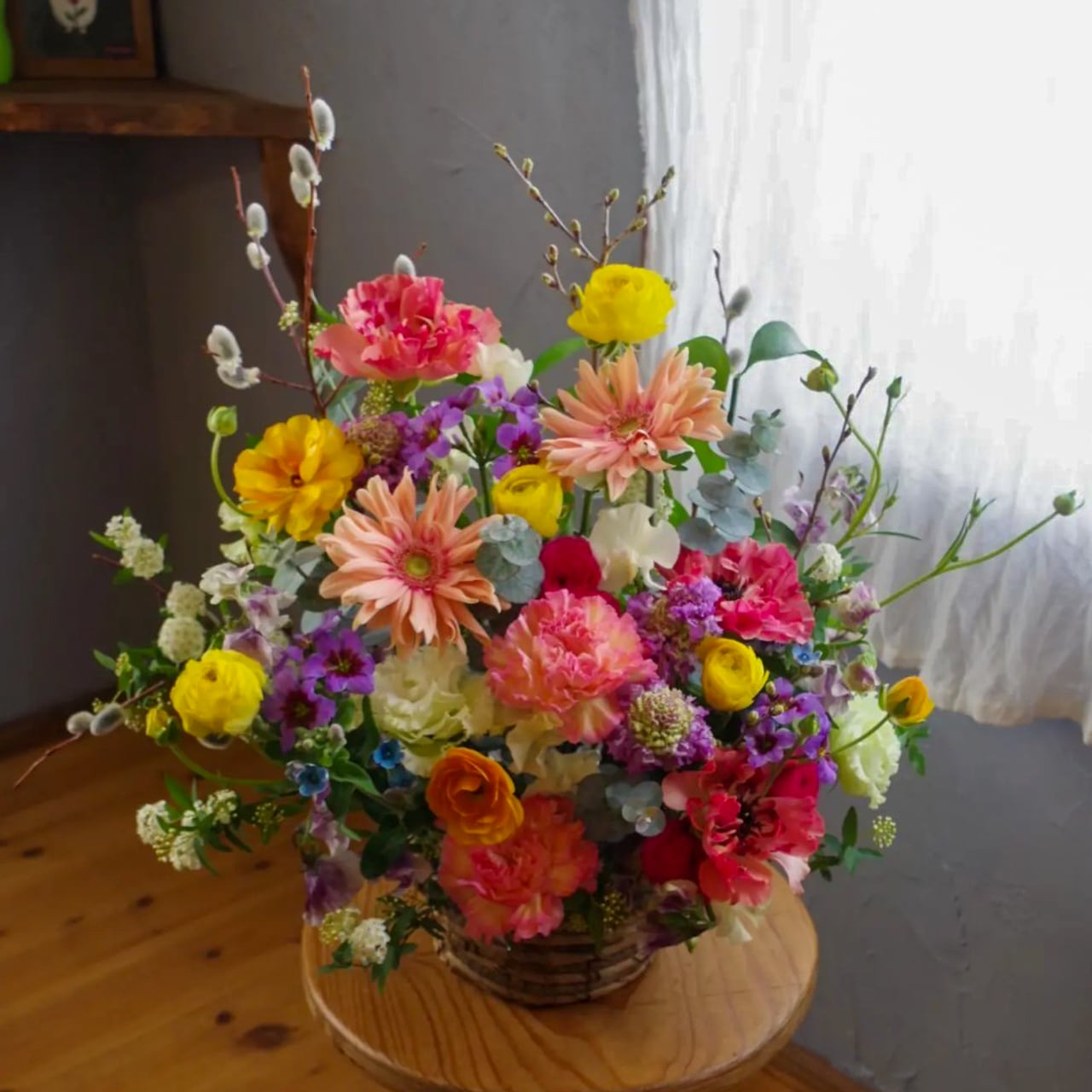 アレンジメント【Mサイズ】 | フラワーショップブルジョン｜倶知安のお