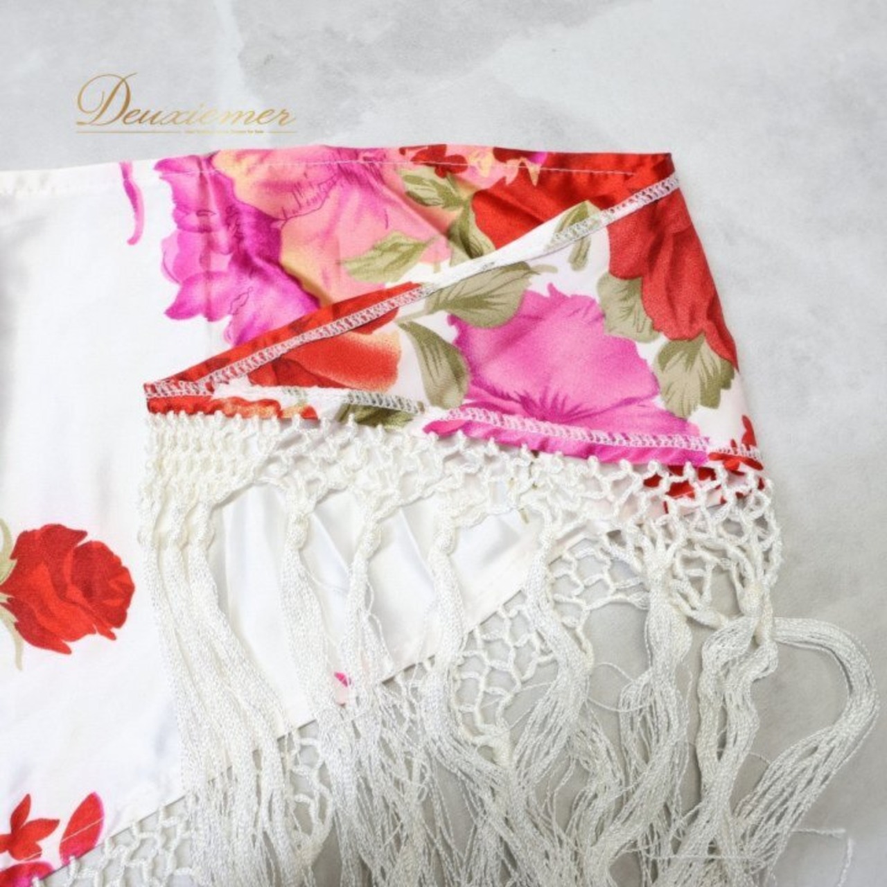 フラメンコ 衣装 トップス シージョ セット ホワイト系 イチオク ICHIOKU バラ柄 花柄 ピキージョ フレコ ベリーダンス チョリ ヒップスカーフ フリンジ 鮮やか 華やか 光沢 上品 練習 レッスン ダンス衣装 ステージ 白 赤 レッド系 ピンク系