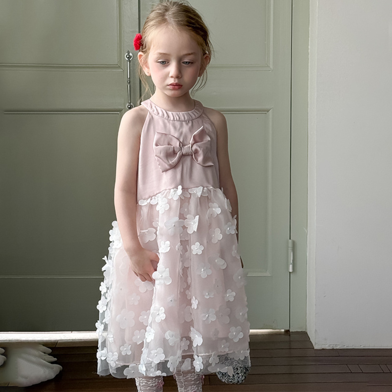 夏立体的な小花ワンピース