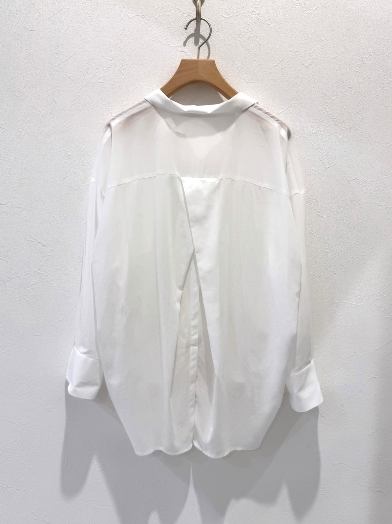 袖ボタンスリットシアーシャツ