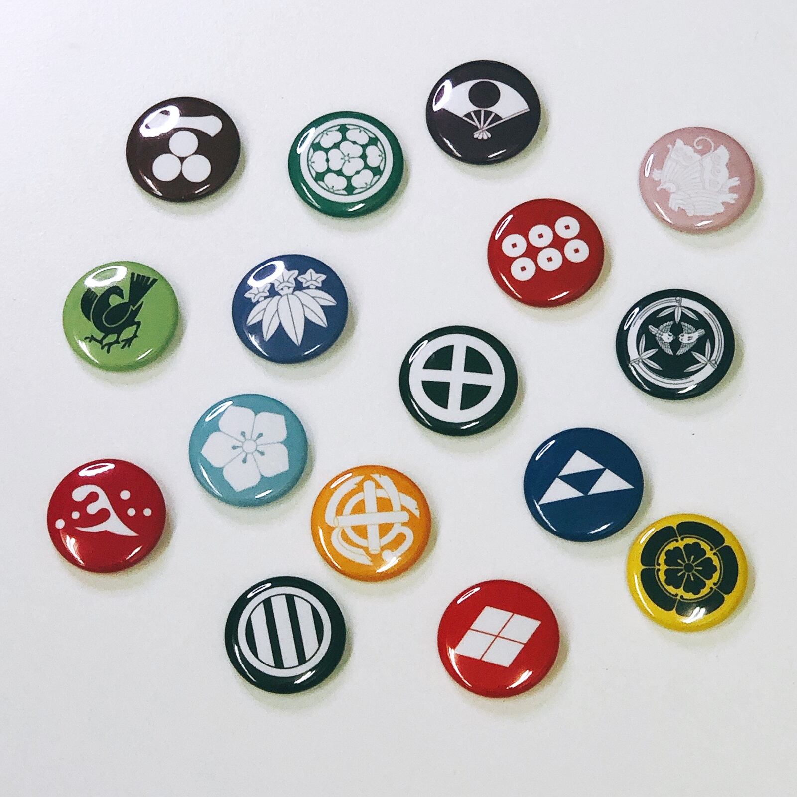 水色桔梗】缶バッジ：戦国武将家紋-明智光秀【水色（みずいろ）】 | 文