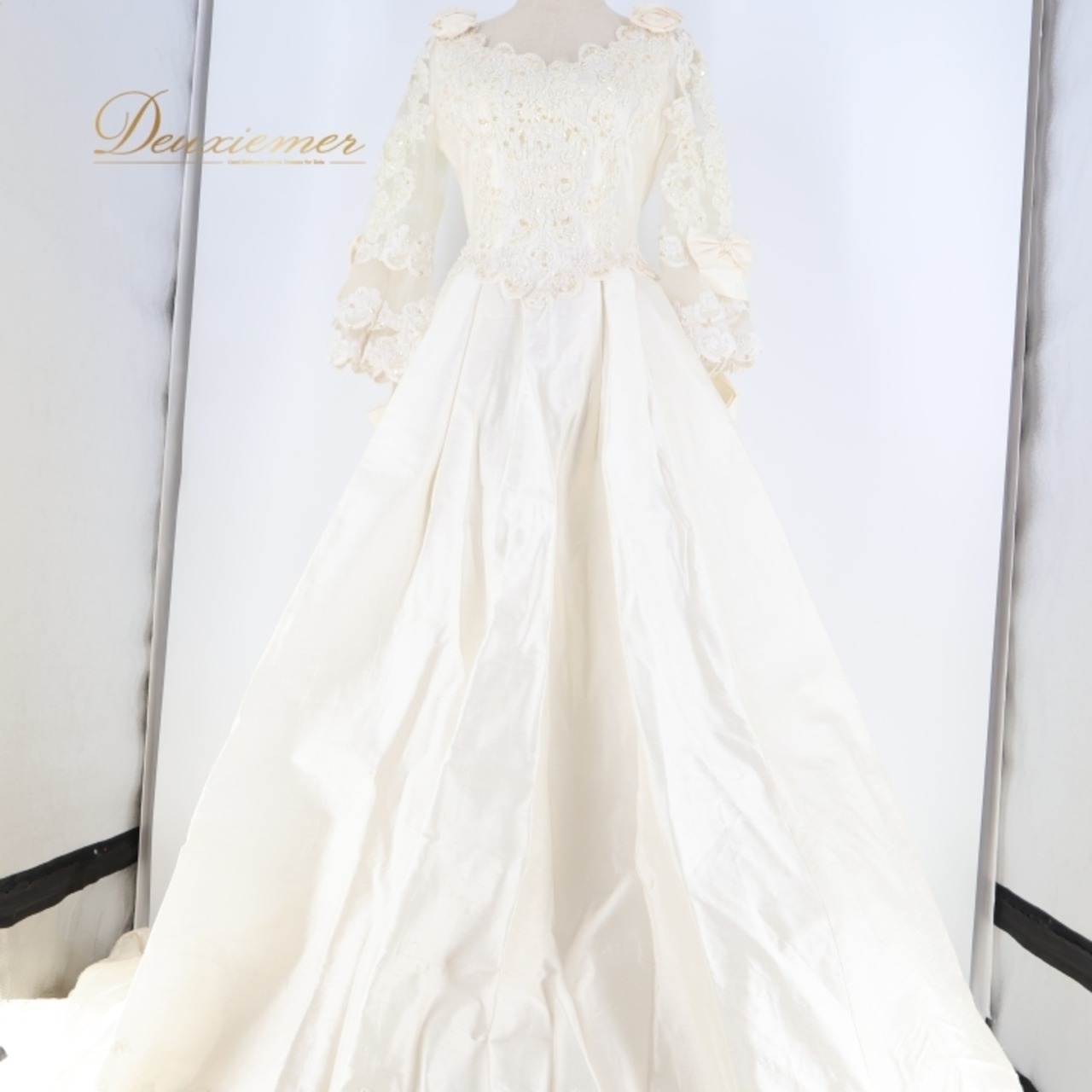 ウエディングドレス Elizabeth Emanuel エリザベスエマニュエル 結婚式 イギリス 英国製 ホワイト系 前撮り コスプレ 撮影 レース 花 アイボリー 中世 ロイヤル クラシック 結婚衣装 チュール ベール フォーマル パーティー ドレス プリンセススタイル ブランド エレガント 清楚 シンプル 上品 かわいい 高級感 ロマンティック パーティー用