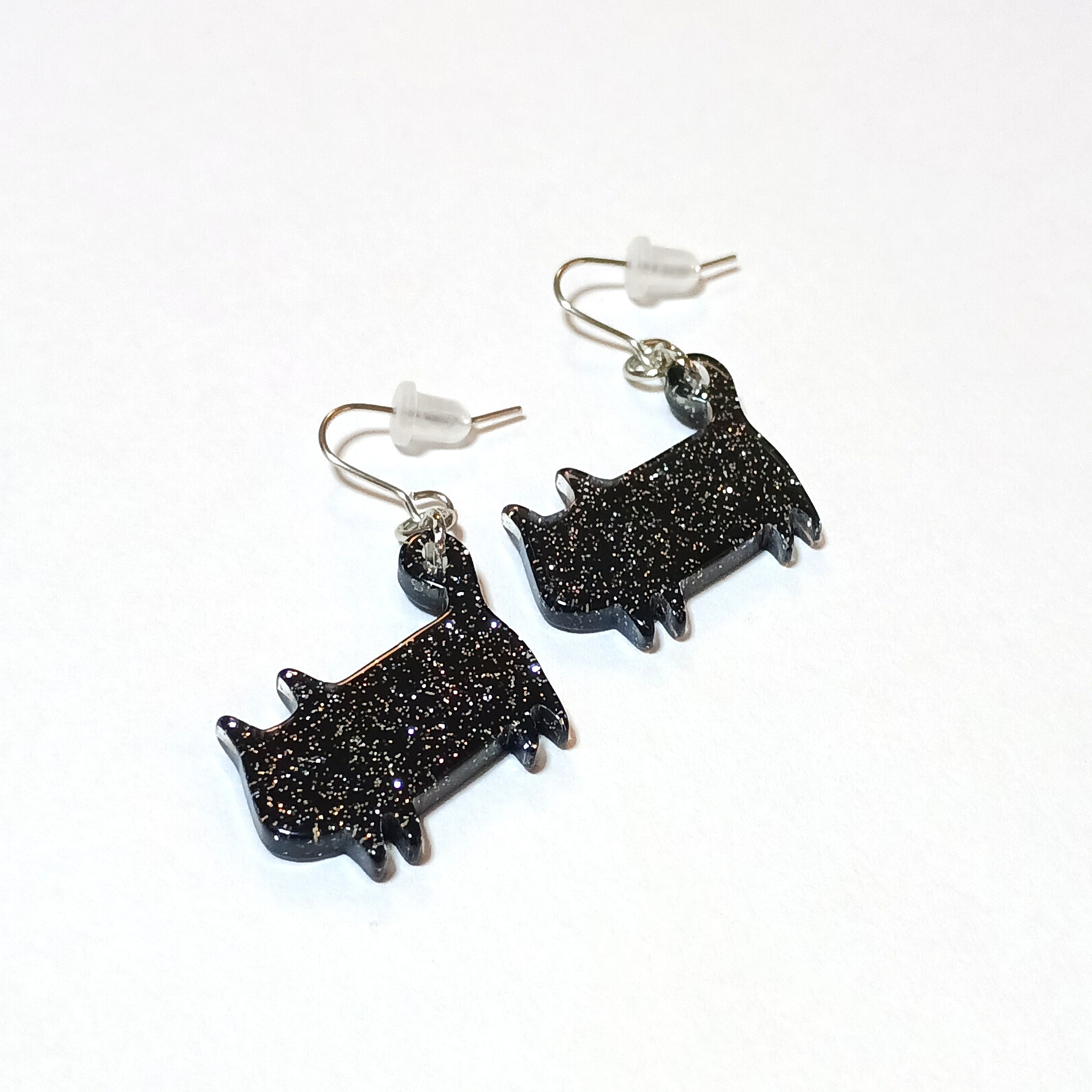 NEKO+HOLIC にゃんこりっく 両耳にゃんこピアス ブラック＆シルバー