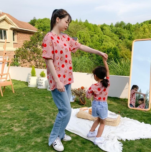 りんご柄 Tシャツ Mama 男の子 女の子 春 夏 秋 おしゃれ 人気 可愛い Coolkids りんご柄 Tシャツ Mama 男の子 女の子 春 夏 秋 おしゃれ 人気 可愛い Coolkids
