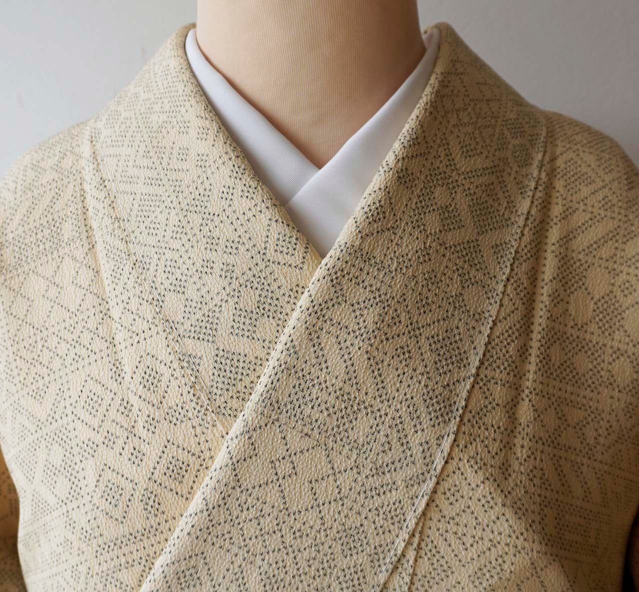 b103 薄卵色 ミモザ柄 白大島 フルセット 横絣 身丈153裄丈64 あおきgallery – ページ 16 – 銀座きもの青木