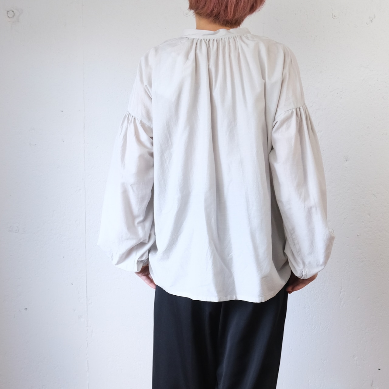 humoresque(ユーモレスク)gather blouse wool/silk ウールシルク  ギャザーブラウス(ライトグレー)