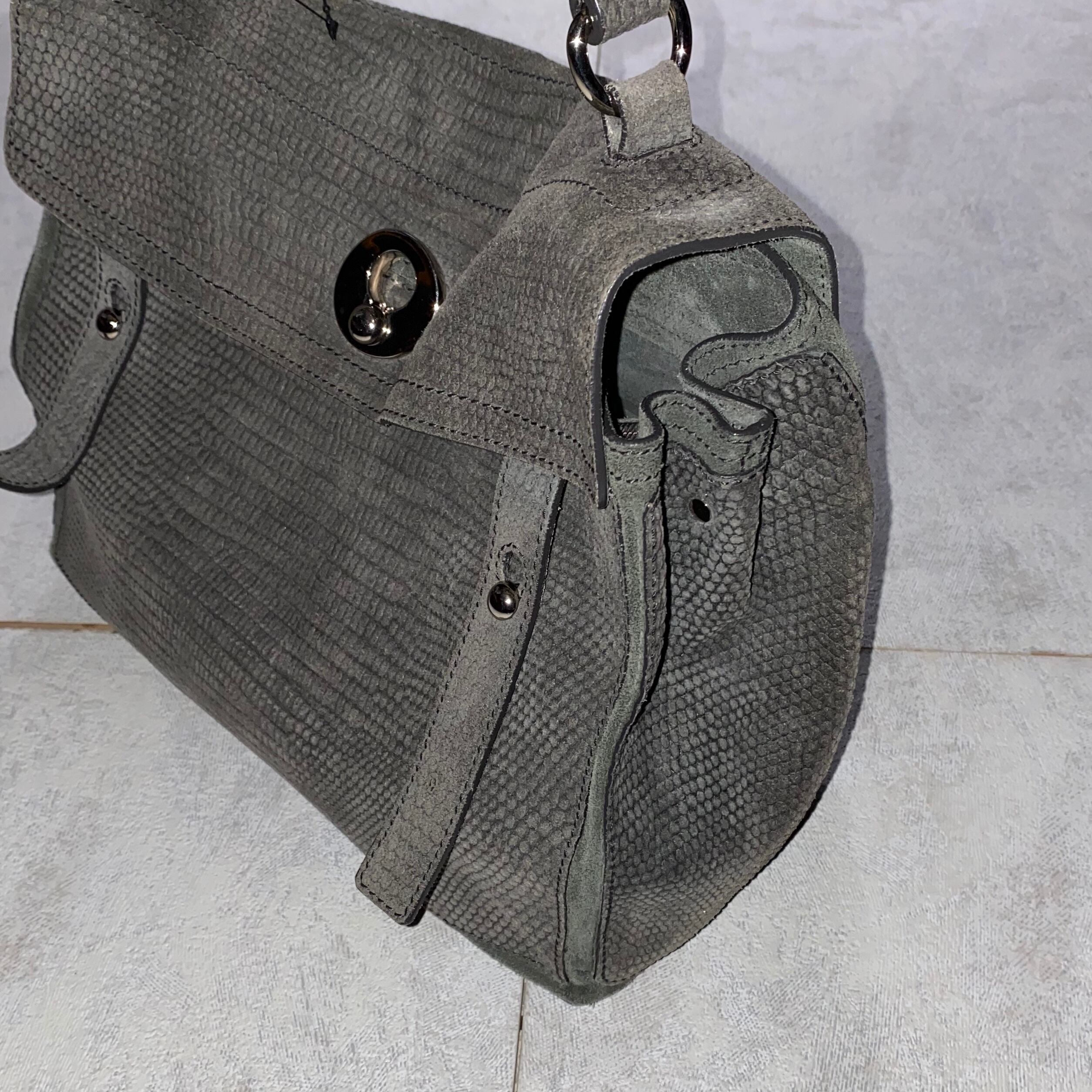YVES SAINT LAURENT embossed leather hand bag “muse two” | NOIR ONLINE