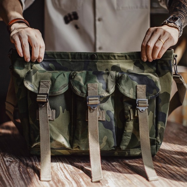 Field triple pocket sling shoulder bag 00451