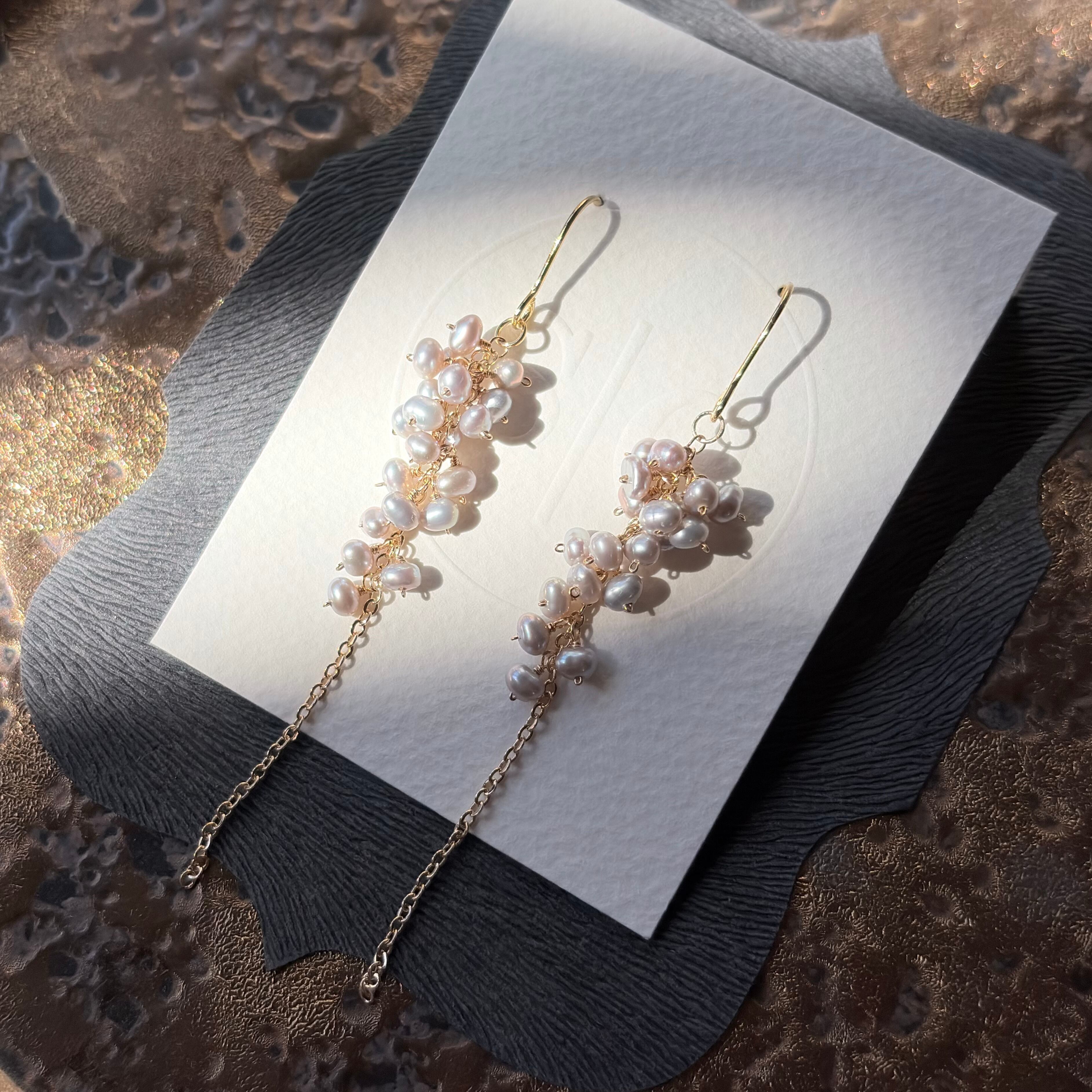 グレーパールのロングチェーンピアス