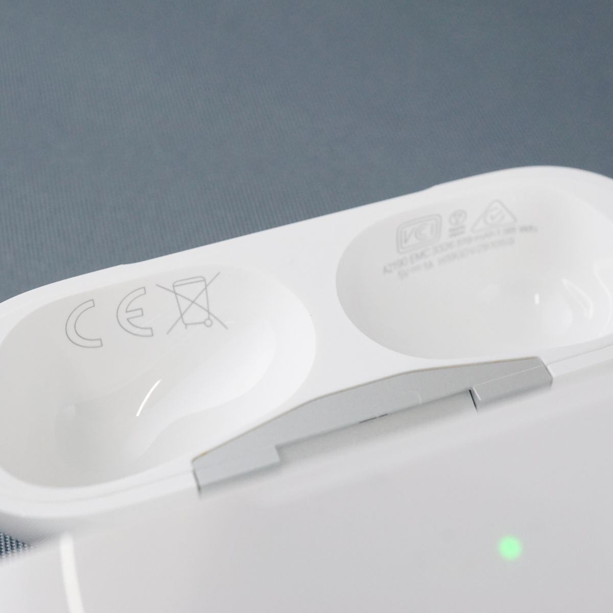 美品　Apple AirPods  Pro エアーポッズ　充電ケースのみ商品状態