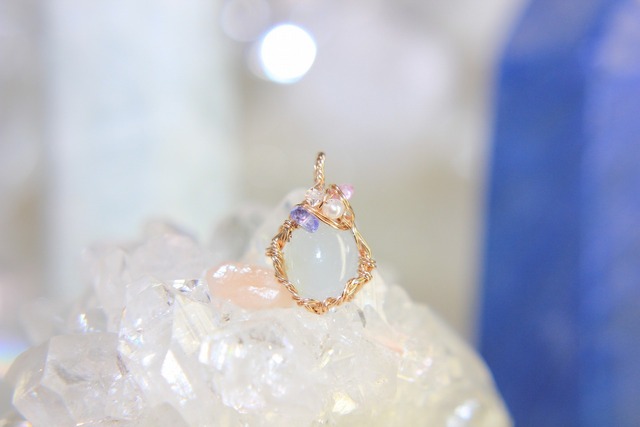 星屑のミルキーアクアマリン✨ワイヤーアートペンダント