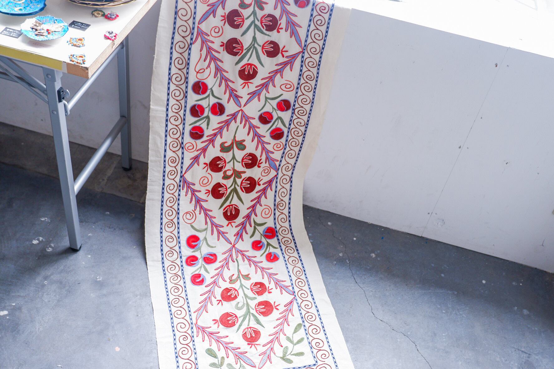 Suzani Tableranner【ウズベキスタンの刺繍布・スザニのテーブルランナー】 KUMIKO