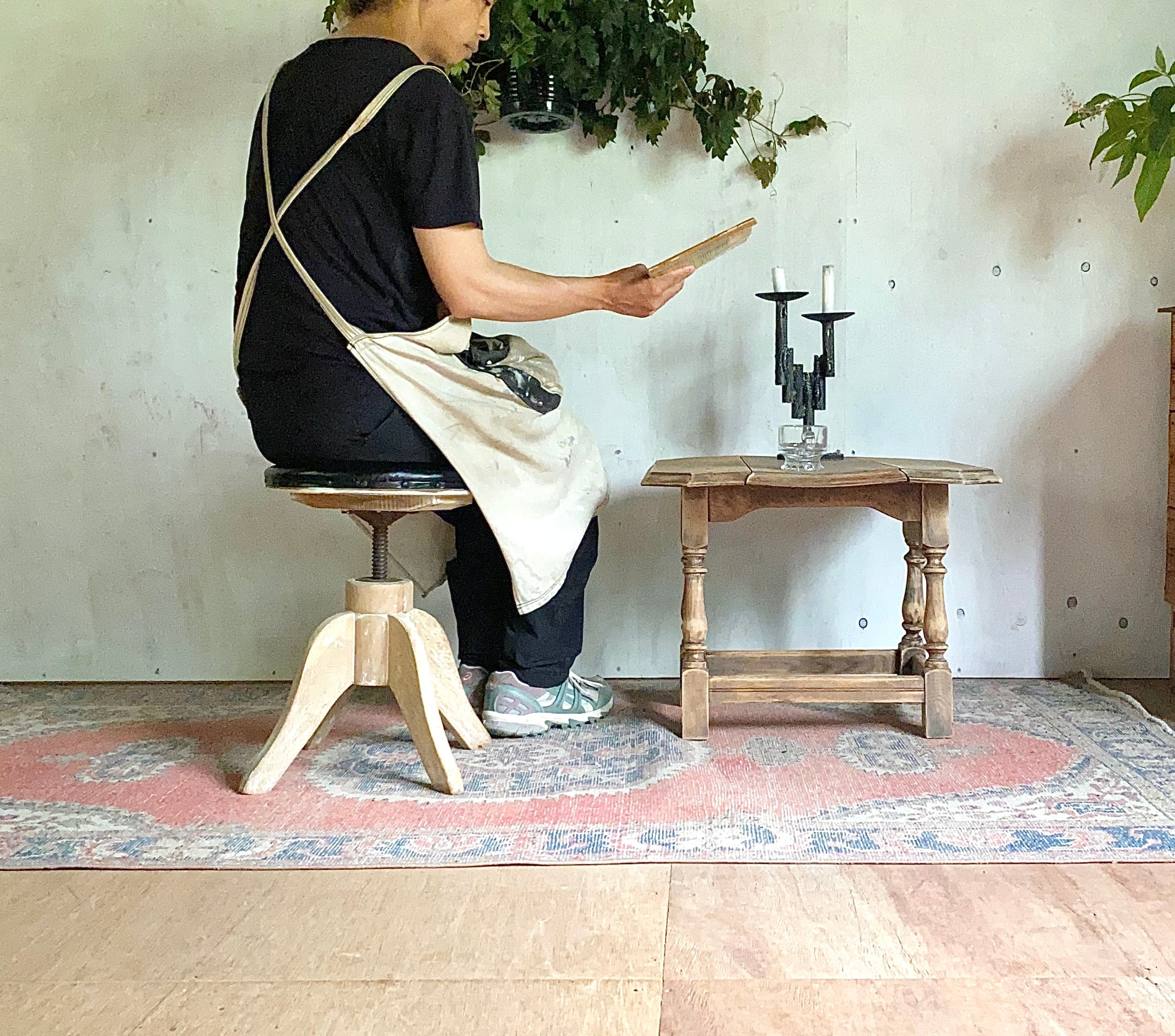 個性ある脚の回転スツール[古家具] | giraffes craft
