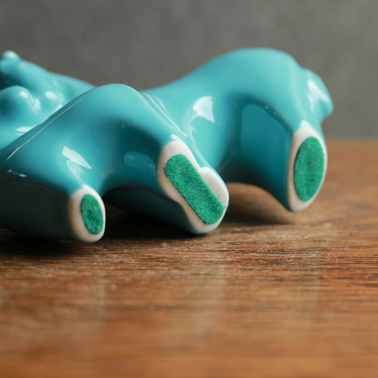 グリーンが美しい、幸せな親子の馬 2