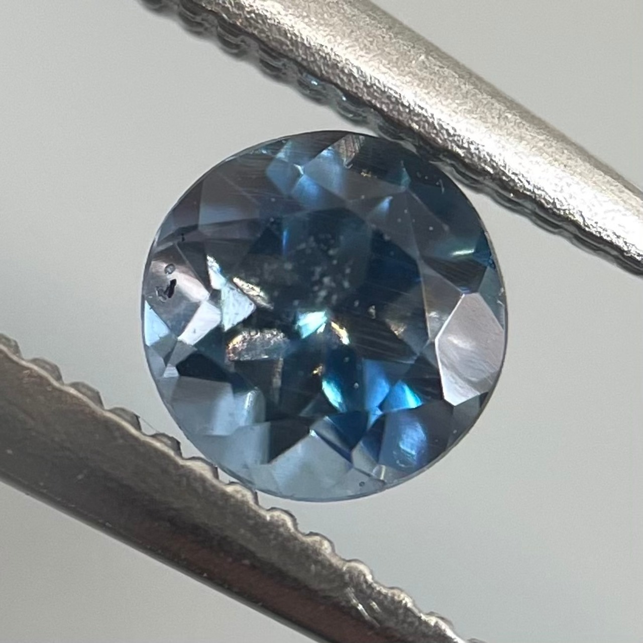 タトゥーアクアマリン 約4mm, 合計0.21ct ブラジル産