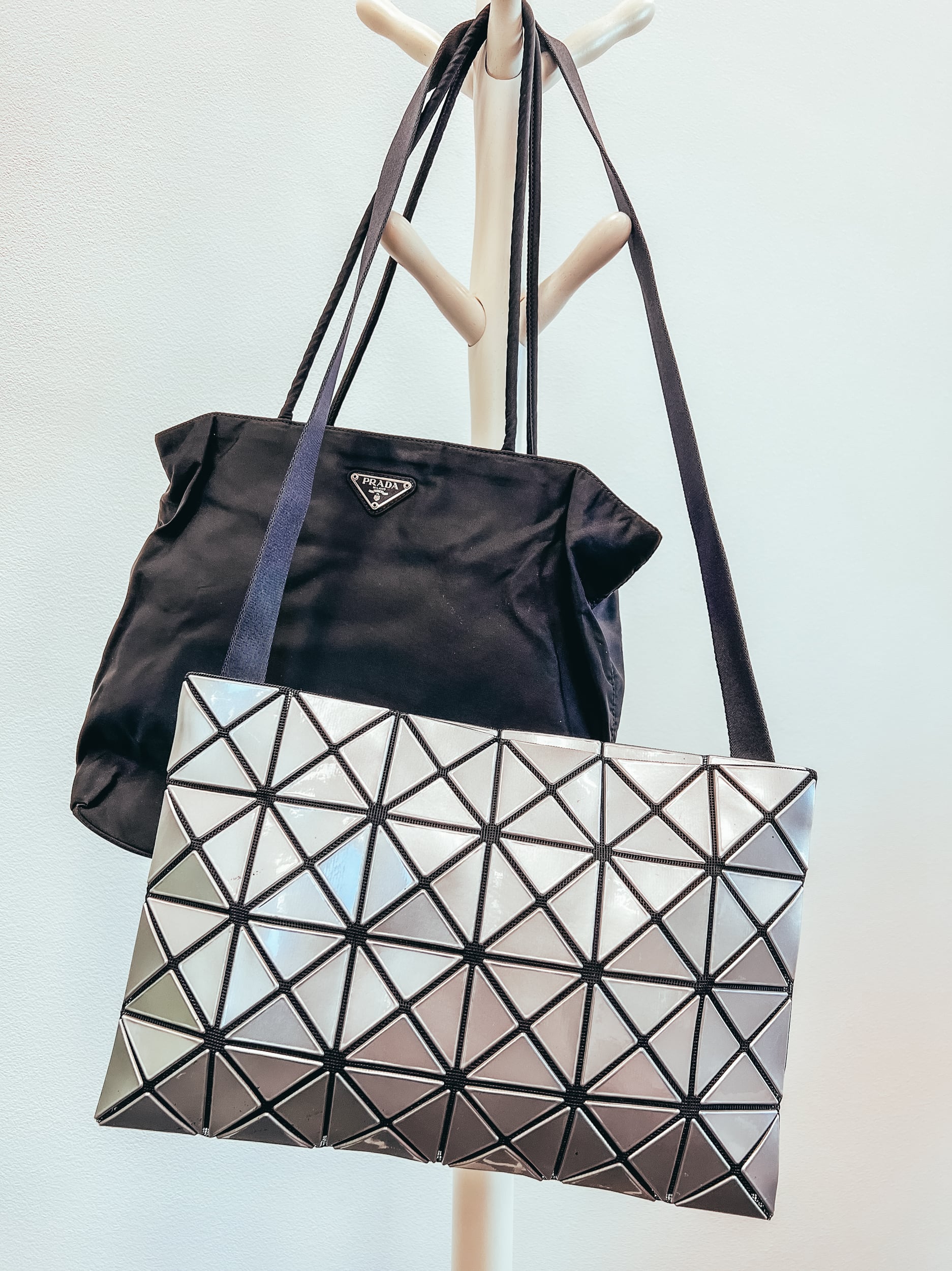 バオバオイッセイミヤケ BAO BAO ISSEY MIYAKE バッグ ショルダーバッグ ラージルーセントベーシッククロスボディ LARGE  LUCENT BASIC CROSSBODY | Untique powered by BASE