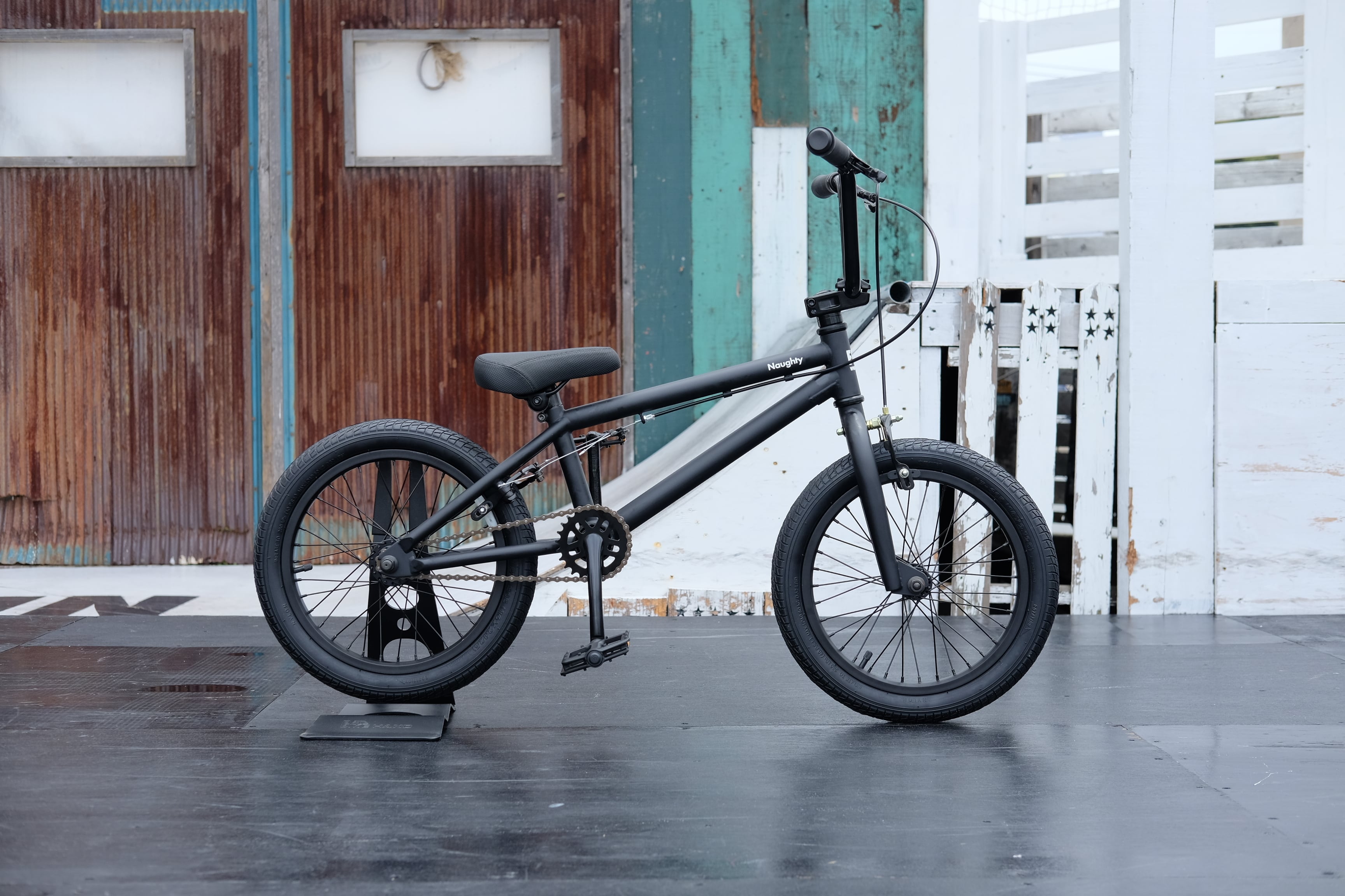 Naughty BMX 20インチ ブラック | FUN