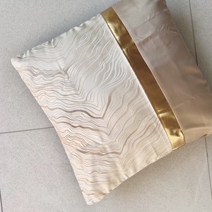 Cushion cover ( gold line )