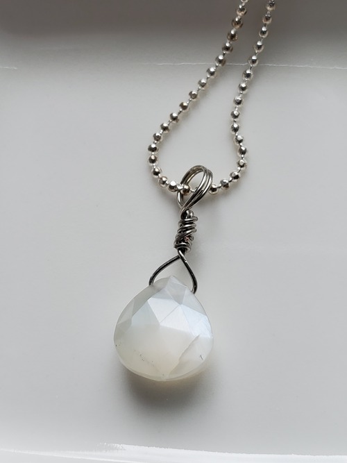 ムーンストーンのマロンカットかわいいネックレス 送料無料