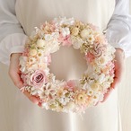 やさしい想いをそっと運ぶメッセージカード付＊ふんわりラウンドリース【ピンク】 直径約23cm