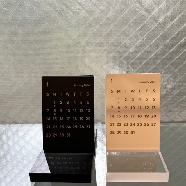 展示品　jackal ジャッカル CLARA Desk Calendar 2024　クララデスクカレンダー  ホワイト、ブラック　卓上 コンパクト